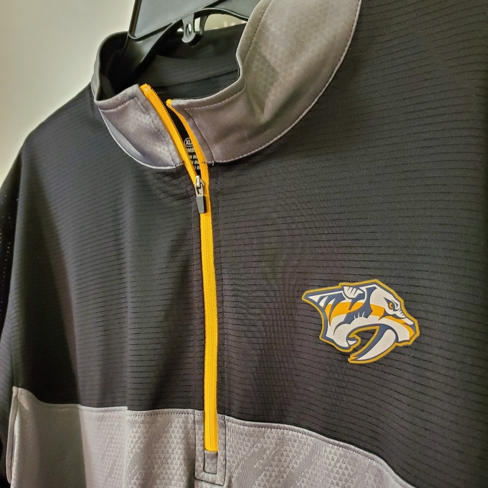 NHL Nashville Predators Men's XL 1/4 zip pull-over